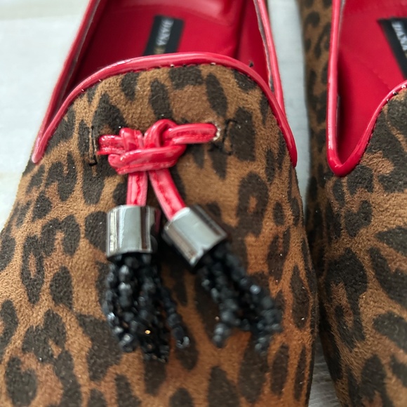 NEW DANA BUCHMAN LEOPARD FLATS BROWN RED TASSELS LOAFERS SHOES SZ 8.5 ANIMAL - Picture 3 of 7
